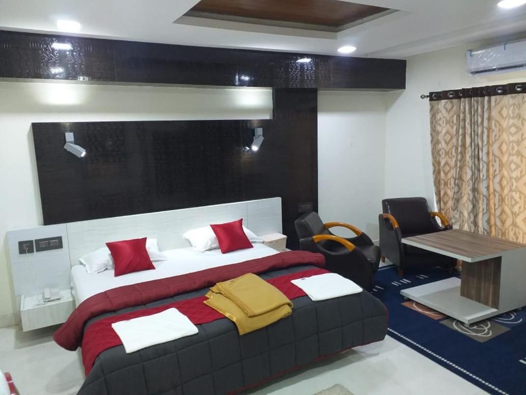 Grand Meridian Vinnamangalam Exterior foto