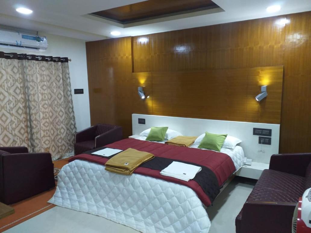 Grand Meridian Vinnamangalam Exterior foto