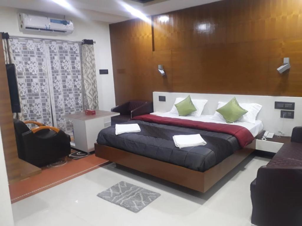 Grand Meridian Vinnamangalam Exterior foto