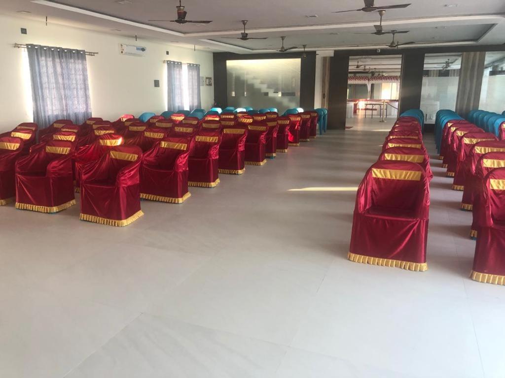 Grand Meridian Vinnamangalam Exterior foto