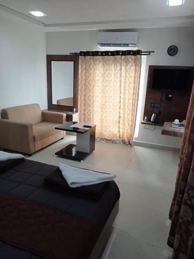 Grand Meridian Vinnamangalam Exterior foto