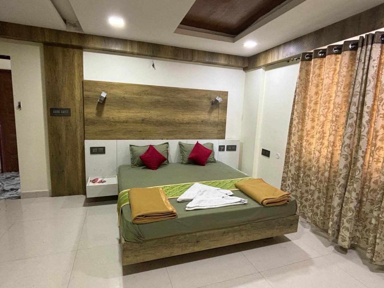 Grand Meridian Vinnamangalam Exterior foto