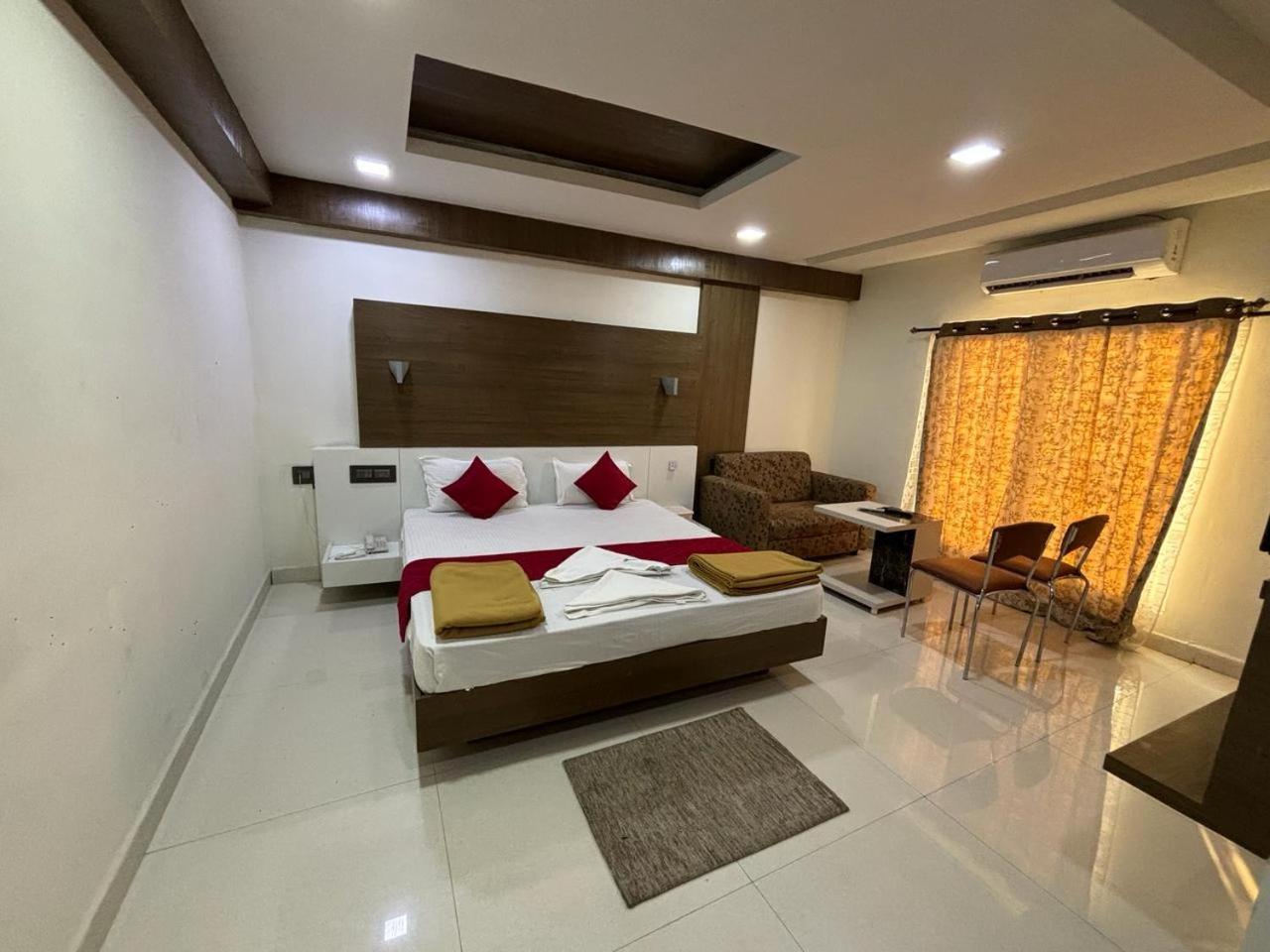 Grand Meridian Vinnamangalam Exterior foto